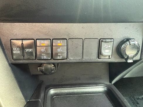 Used 2014 Toyota RAV4 Limited AWD/4WD image 17