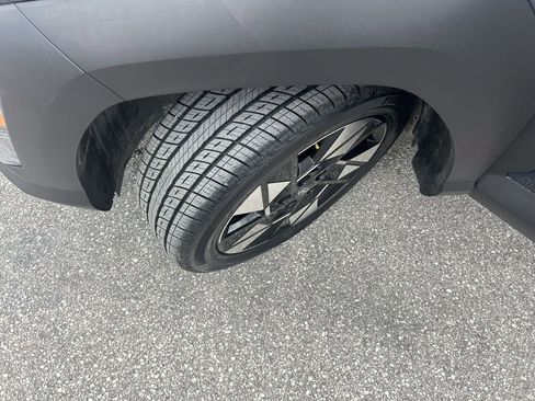 Used 2025 Hyundai Kona SEL FWD image 33