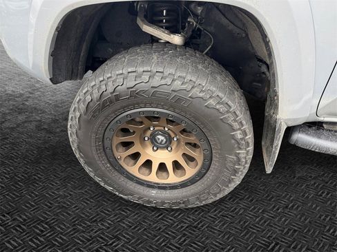 Used 2020 Toyota Tacoma SR5 w/ Technology Package image 11