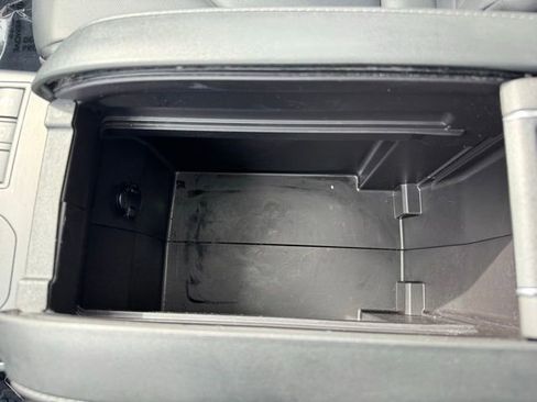 Used 2023 Toyota Highlander XLE image 24