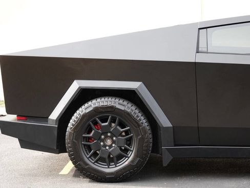 Used 2024 Tesla Cybertruck AWD Crew Cab image 19