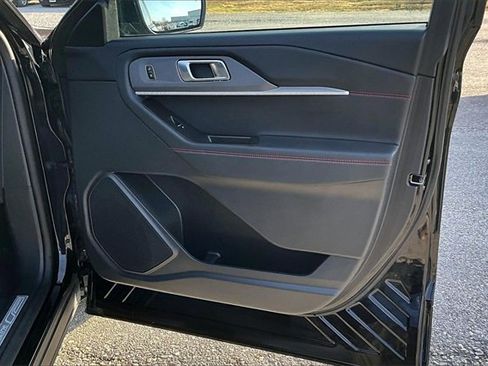 Used 2025 Ford Explorer ST-Line w/ ST-Line Street Pack image 24