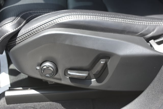 Used 2023 Volvo XC60 B5 Ultimate w/ Climate Package FWD image 14