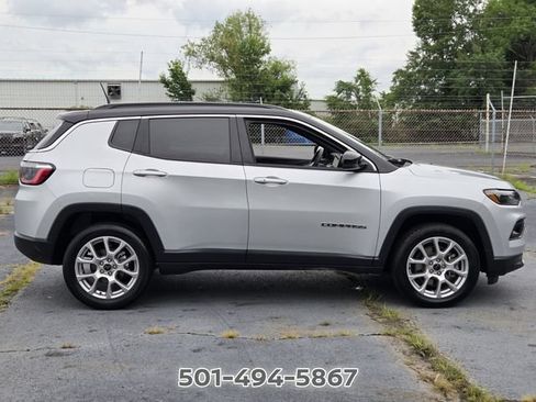 Used 2025 Jeep Compass Limited AWD/4WD image 6
