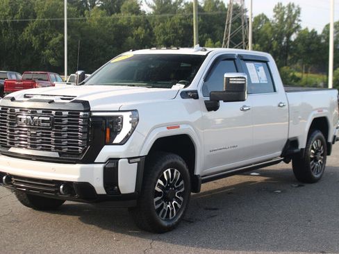 Used 2025 GMC Sierra 2500 Denali Ultimate AWD/4WD image 3