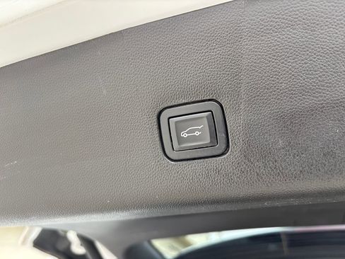 Used 2019 Chevrolet Traverse LT image 30