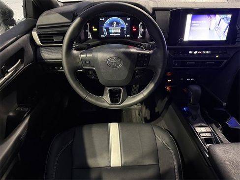 Used 2025 Toyota Camry SE image 25