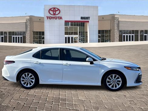 Certified 2022 Toyota Camry LE image 9