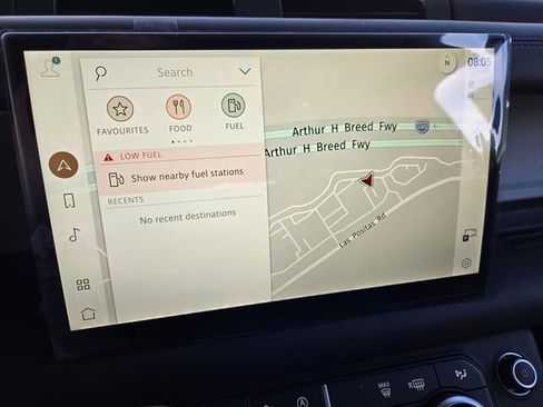 Used 2025 Land Rover Defender 90 X-Dynamic SE image 13