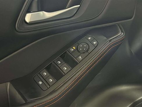 Used 2025 Nissan Rogue SV AWD/4WD image 28