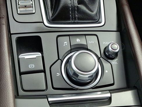 Used 2018 MAZDA MAZDA3 Touring image 27