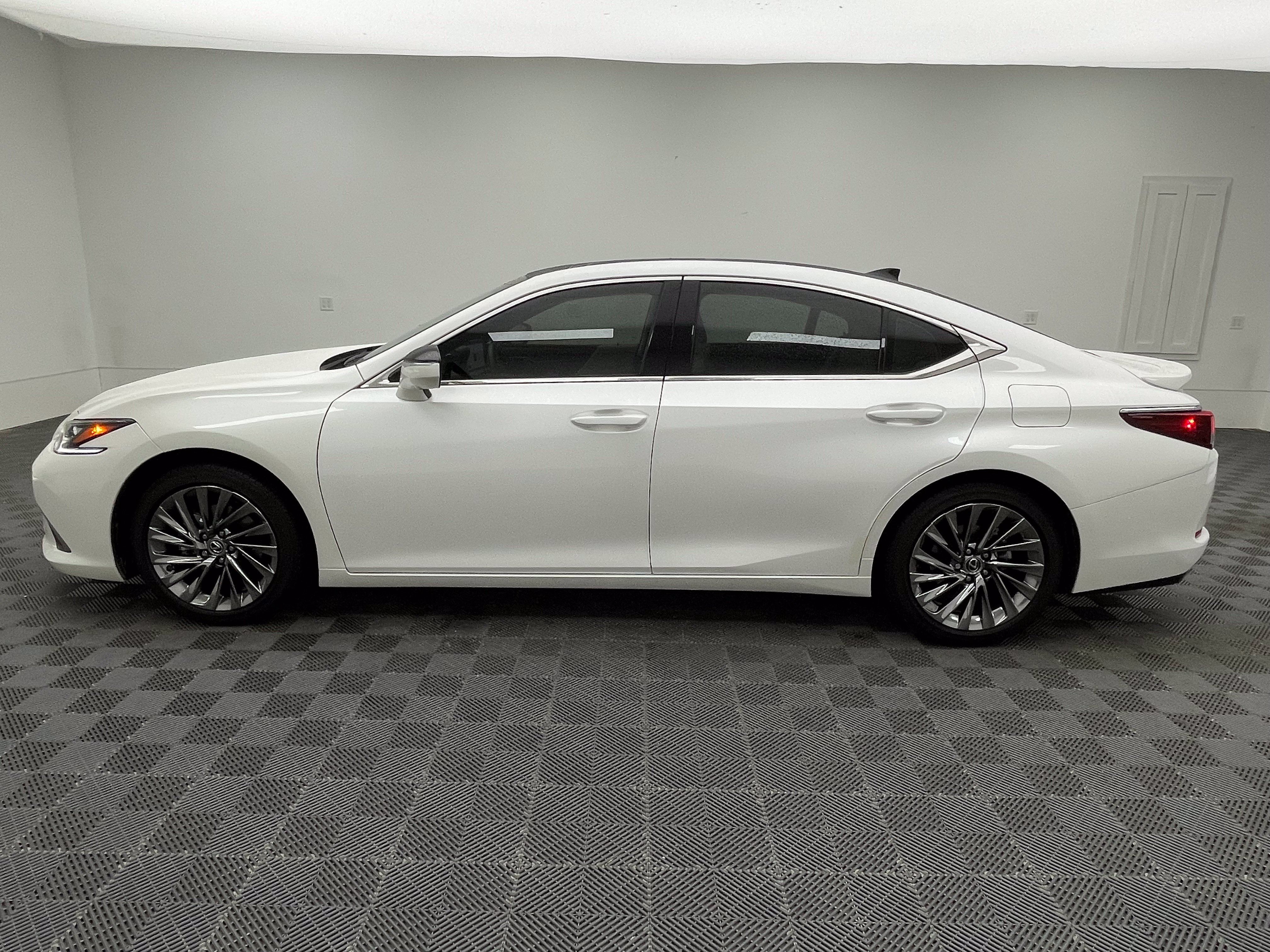 Used 2024 Lexus ES 350 Ultra Luxury w/ Accessory Package (Z2) FWD image 13