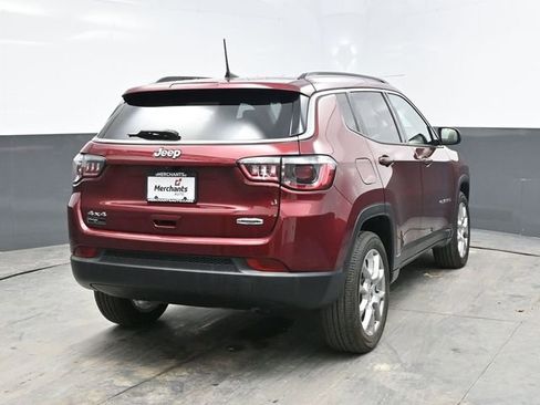 Used 2022 Jeep Compass Latitude AWD/4WD image 6