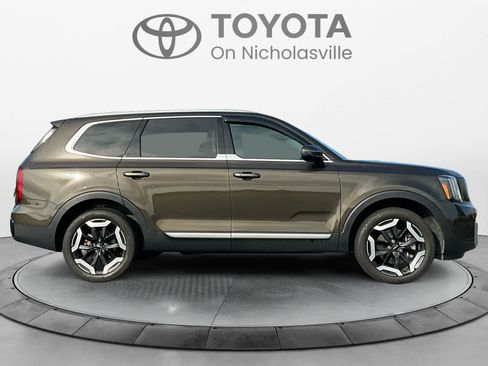 Used 2024 Kia Telluride S w/ S Sunroof Package FWD image 6