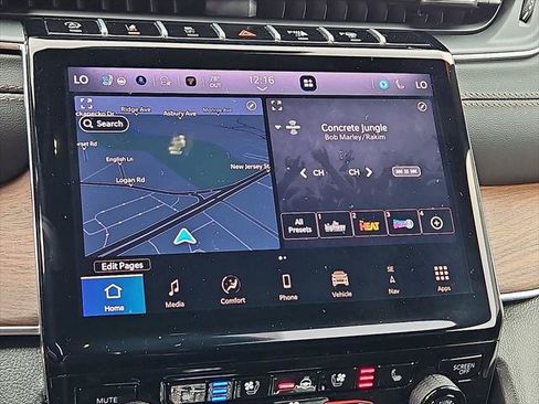 Certified 2025 Jeep Grand Cherokee Summit w/ Luxury Tech Group V AWD/4WD image 17