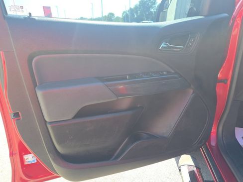 Used 2021 Chevrolet Colorado Z71 AWD/4WD image 14