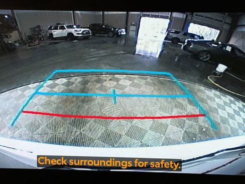 Used 2024 Toyota Highlander XLE image 31