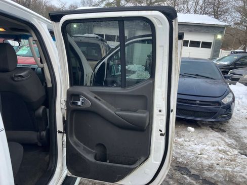Used 2005 Nissan Frontier NISMO RWD image 19