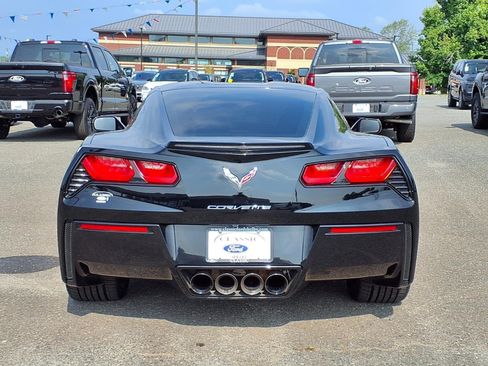 Used 2019 Chevrolet Corvette Stingray Coupe w/ 1LT RWD image 9