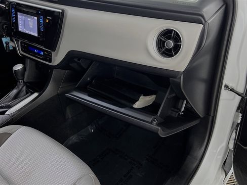 Used 2017 Toyota Corolla LE image 32