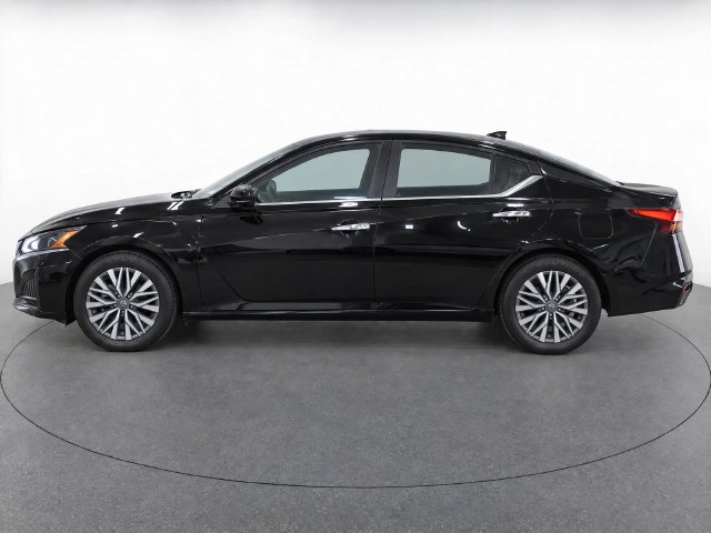 Used 2025 Nissan Altima 2.5 SV FWD image 4