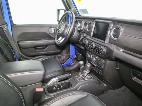 Used 2023 Jeep Wrangler Unlimited Sahara w/ Cold Weather Group AWD/4WD image 18