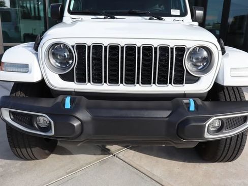 Used 2024 Jeep Wrangler Unlimited Sahara AWD/4WD image 15