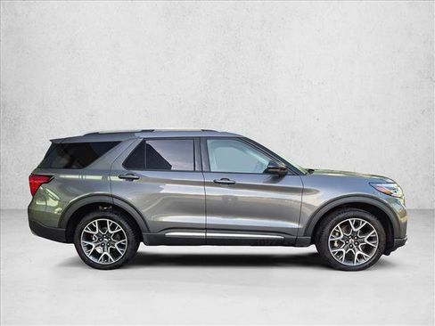 Used 2025 Ford Explorer Platinum w/ Ultimate Package AWD/4WD image 4