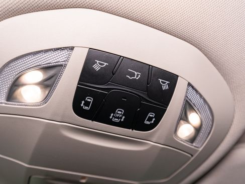 Used 2023 Chrysler Pacifica Touring-L FWD image 30