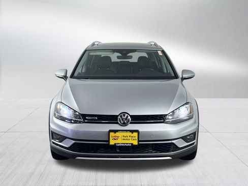 Used 2017 Volkswagen Golf Alltrack SEL image 2