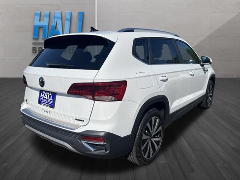 Certified 2022 Volkswagen Taos SE w/ Panoramic Sunroof Package AWD/4WD image 6