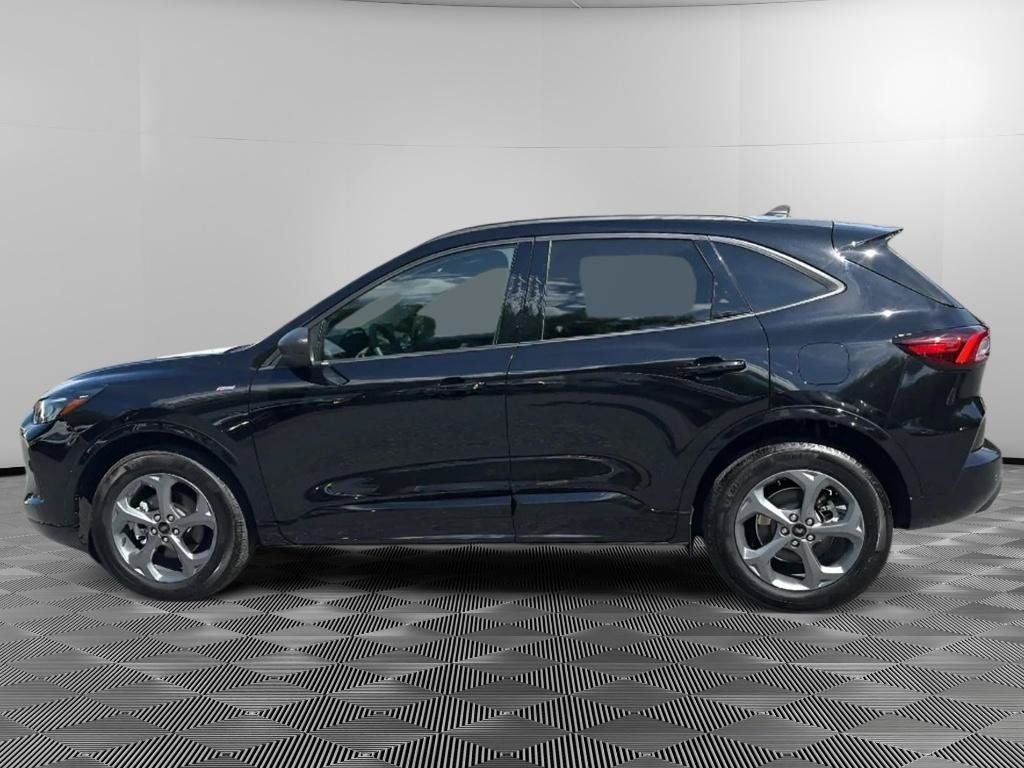 Used 2023 Ford Escape ST-Line w/ Tech Pack #1 AWD/4WD image 5