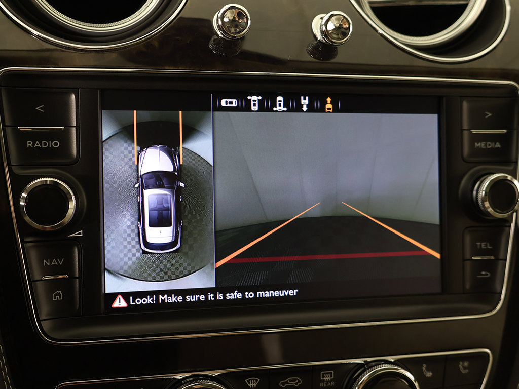 Used 2020 Bentley Bentayga Plug-In Hybrid AWD/4WD image 60