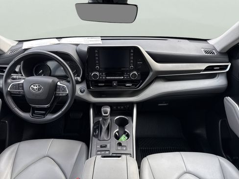 Used 2021 Toyota Highlander XLE image 14