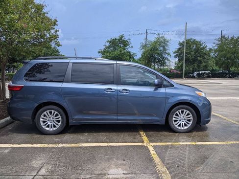 Used 2015 Toyota Sienna XLE w/ XLE Navigation Package FWD image 8