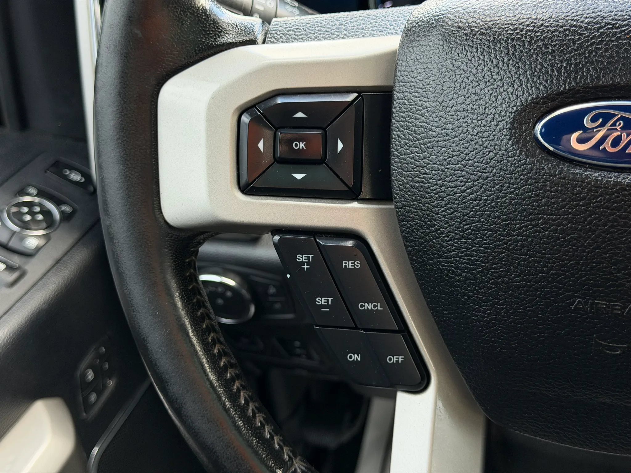 Used 2017 Ford F450 Lariat w/ Lariat Ultimate Package AWD/4WD image 38