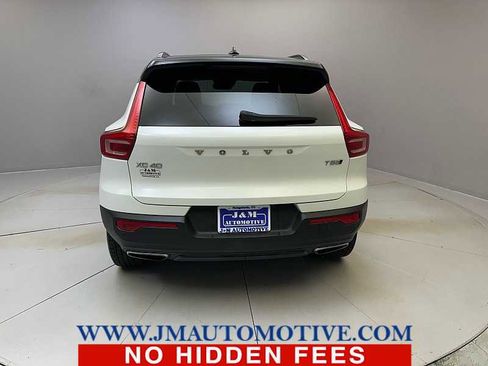 Used 2020 Volvo XC40 T5 R-Design image 4