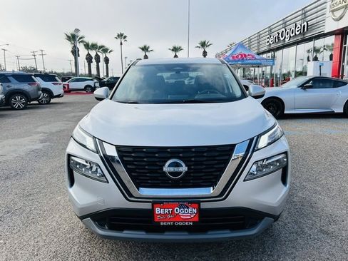 Used 2023 Nissan Rogue SV image 2