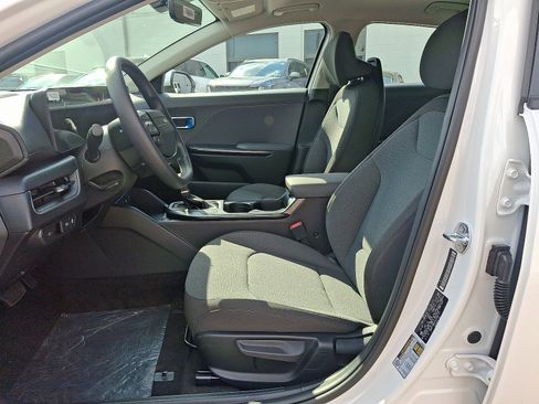 New 2025 Kia K4 LXS image 13
