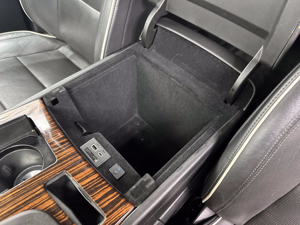 Used 2022 Cadillac Escalade Premium Luxury AWD/4WD image 32