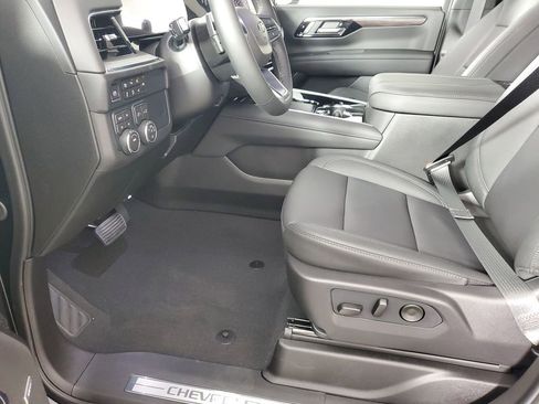 New 2026 Chevrolet Suburban Z71 w/ Comfort Package AWD/4WD image 11