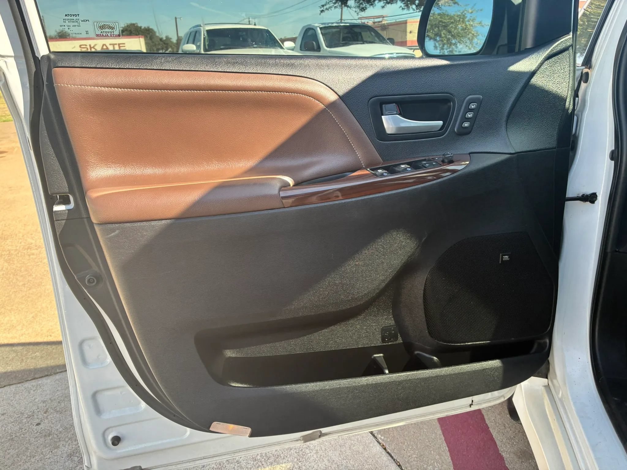Used 2019 Toyota Sienna Limited Premium FWD image 9