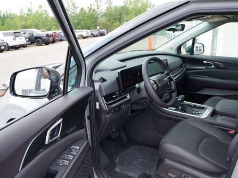 New 2027 Kia Carnival EX FWD image 10
