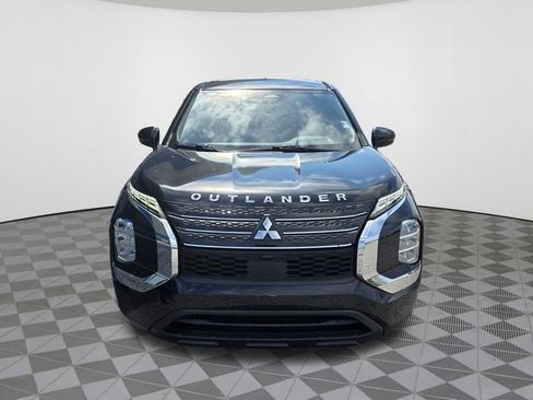 Used 2023 Mitsubishi Outlander ES FWD image 3
