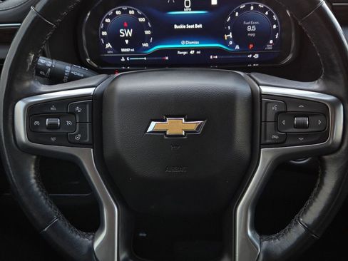 Used 2022 Chevrolet Suburban LT w/ Luxury Package image 16