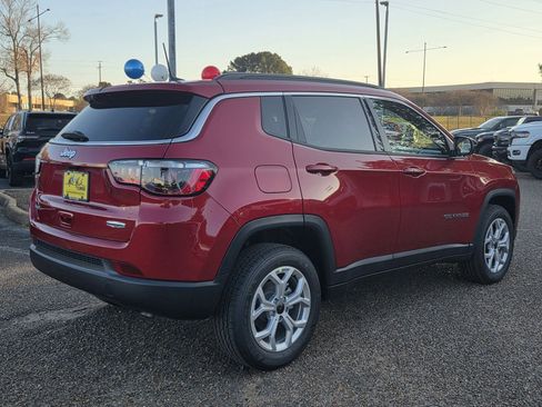 New 2026 Jeep Compass Latitude image 3