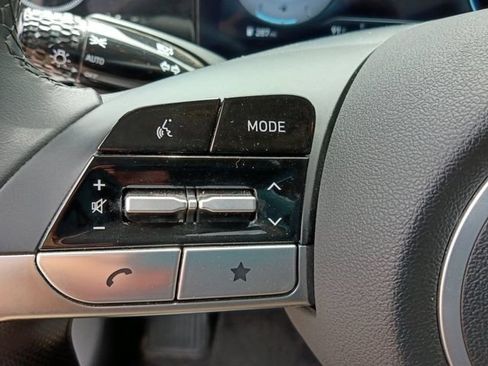 Used 2025 Hyundai Elantra Limited FWD image 10