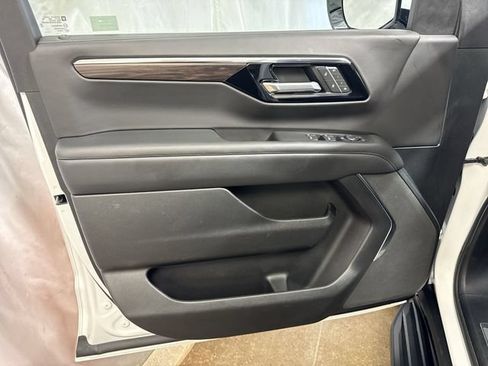 Certified 2025 Chevrolet Suburban LT AWD/4WD image 24