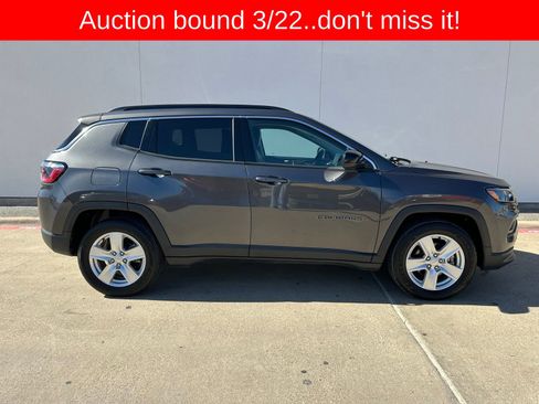 Used 2022 Jeep Compass Latitude image 8