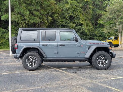 Used 2024 Jeep Wrangler Unlimited Rubicon w/ Convenience Group AWD/4WD image 2
